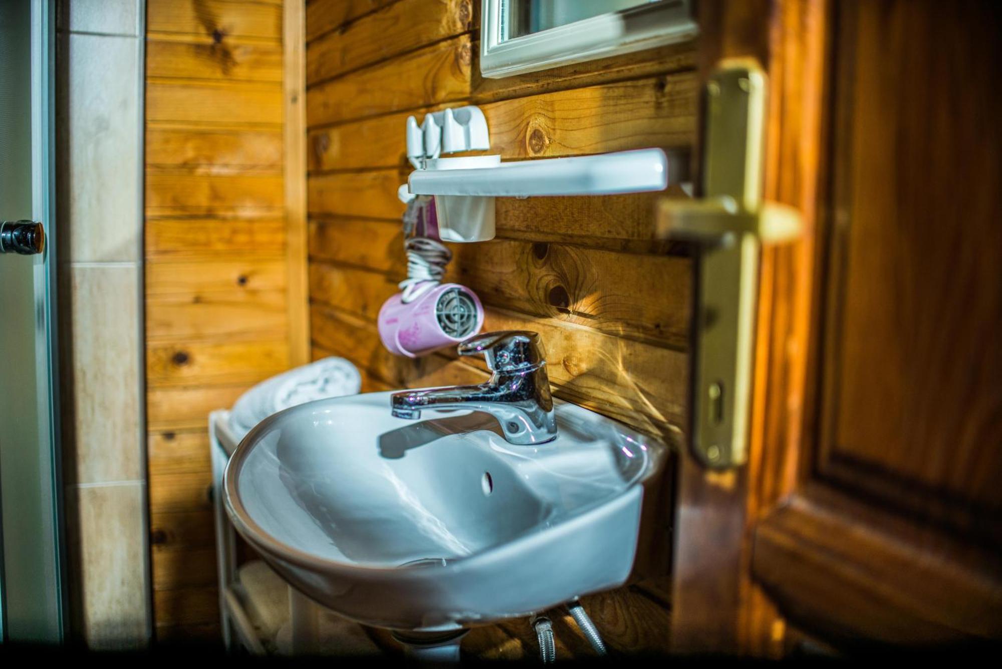 Wooden Village Resort Ponari エクステリア 写真